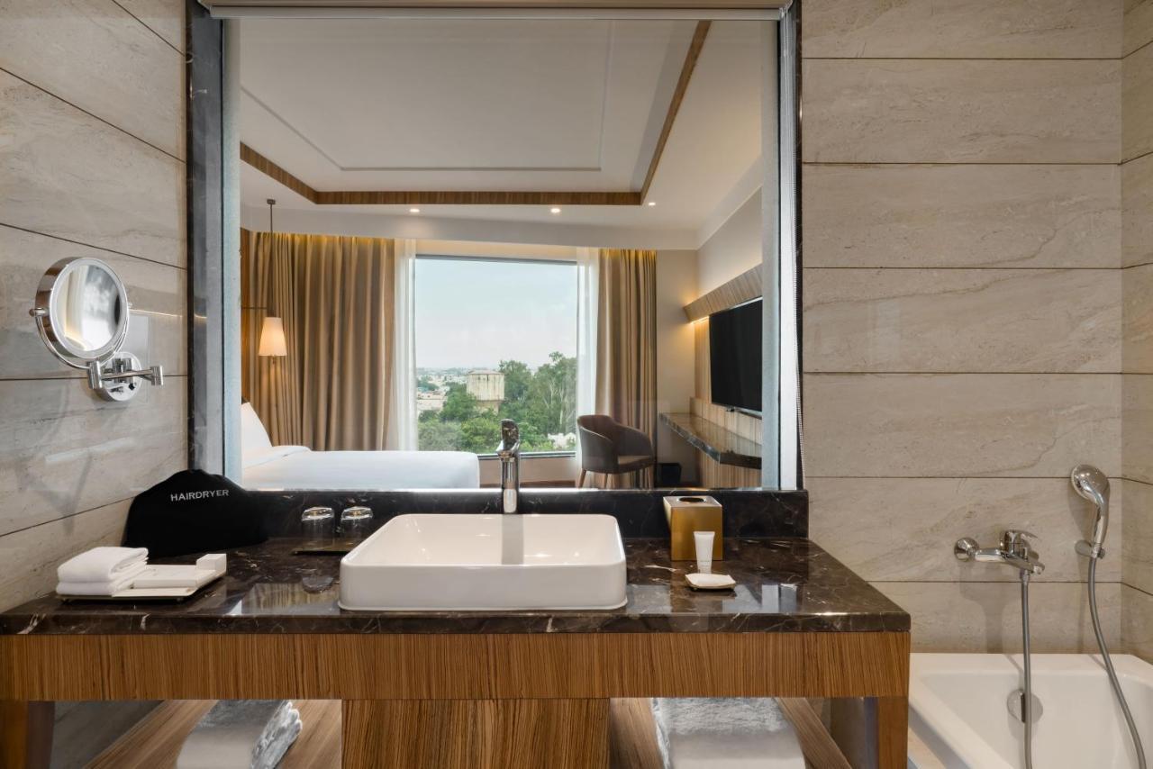فندق Radisson بوبال المظهر الخارجي الصورة