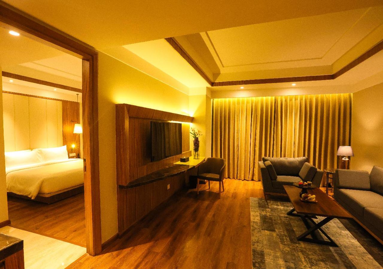 فندق Radisson بوبال المظهر الخارجي الصورة