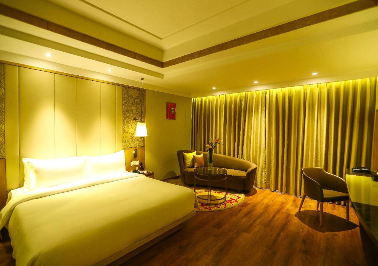 فندق Radisson بوبال المظهر الخارجي الصورة