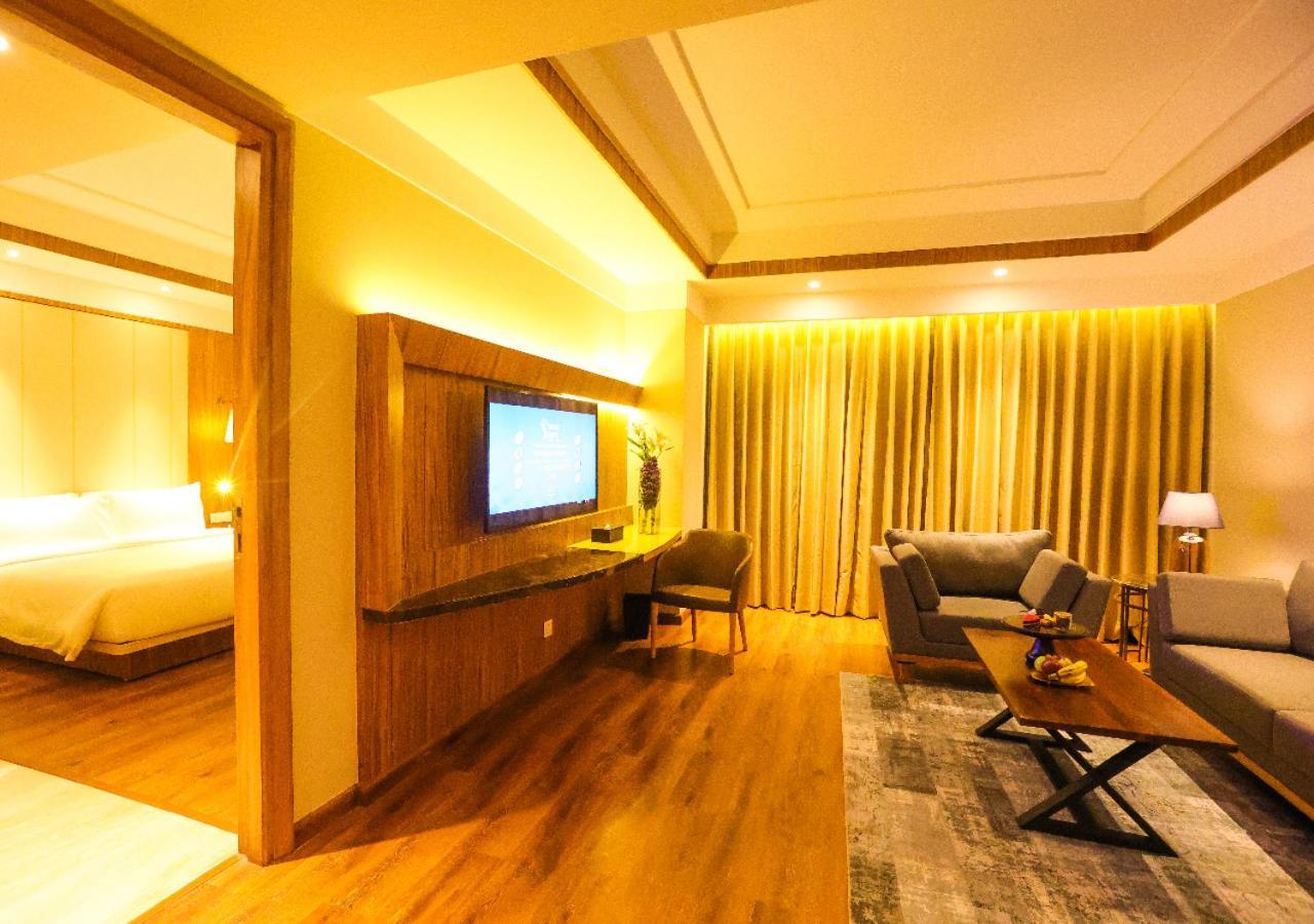فندق Radisson بوبال المظهر الخارجي الصورة